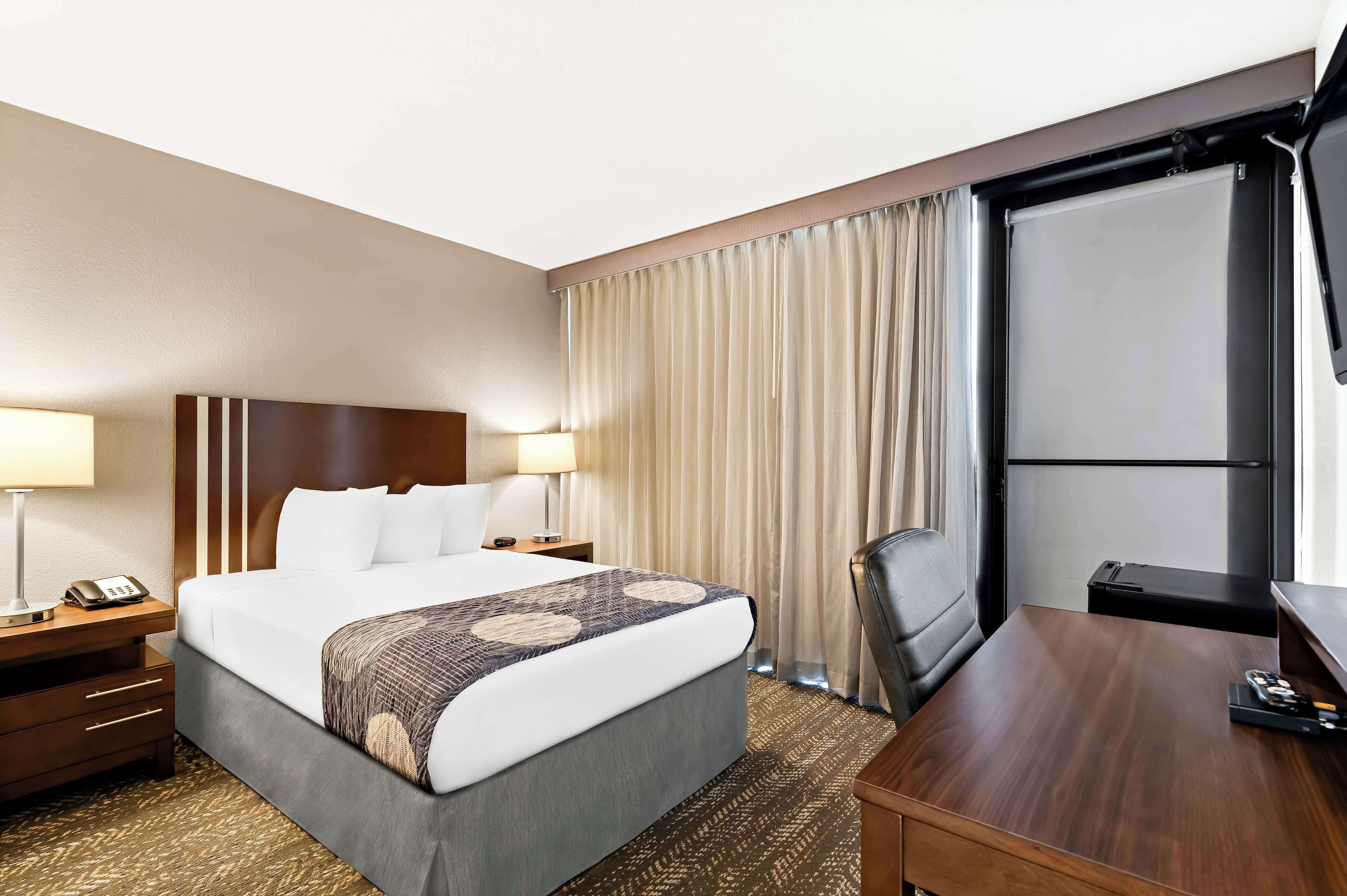 standard room, 1 double bed, accessible, non smoking | desk, blackout curtains, iron/ironing board, cots/infant beds