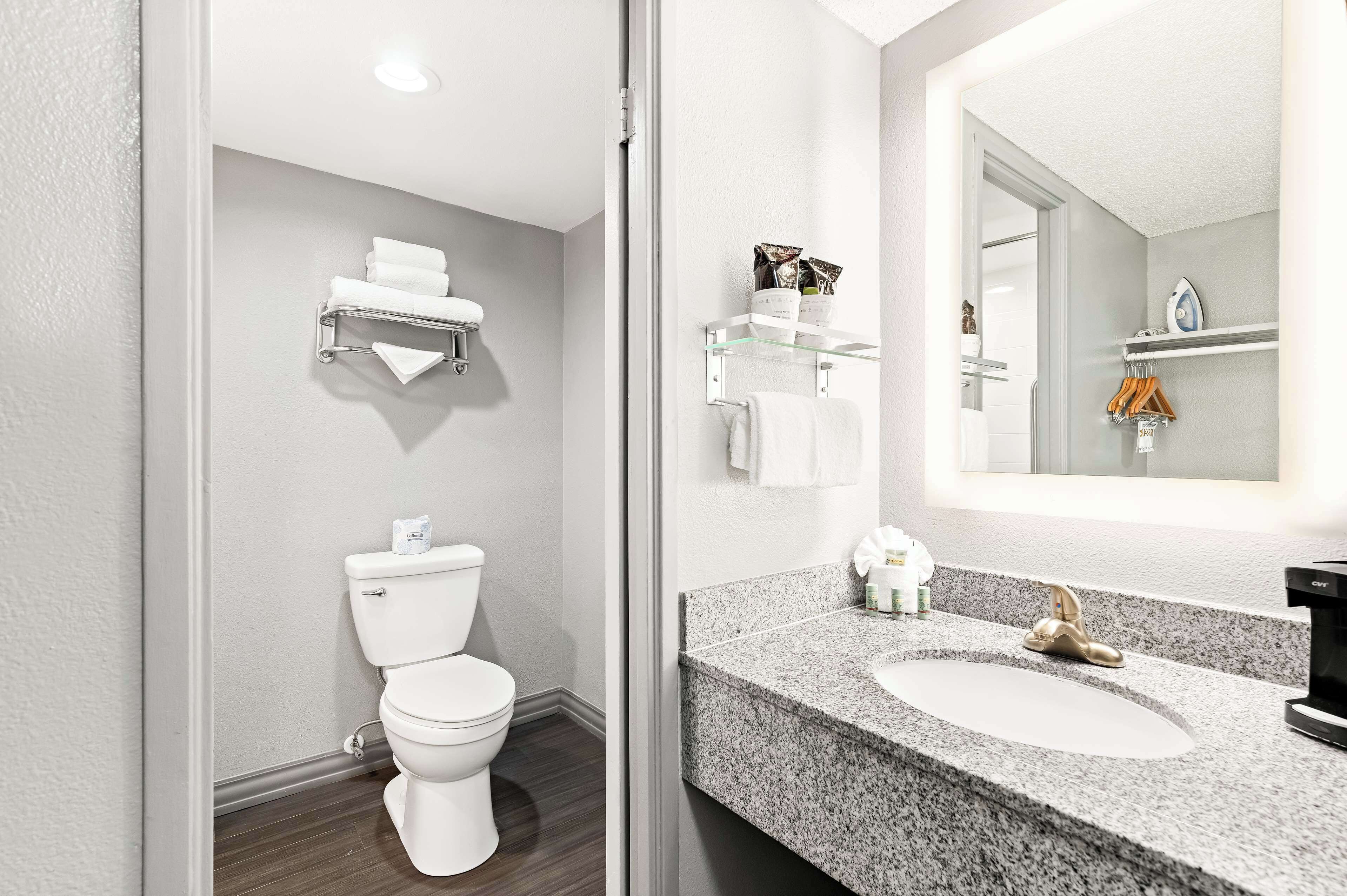 combined shower/bathtub, free toiletries, hair dryer, towels