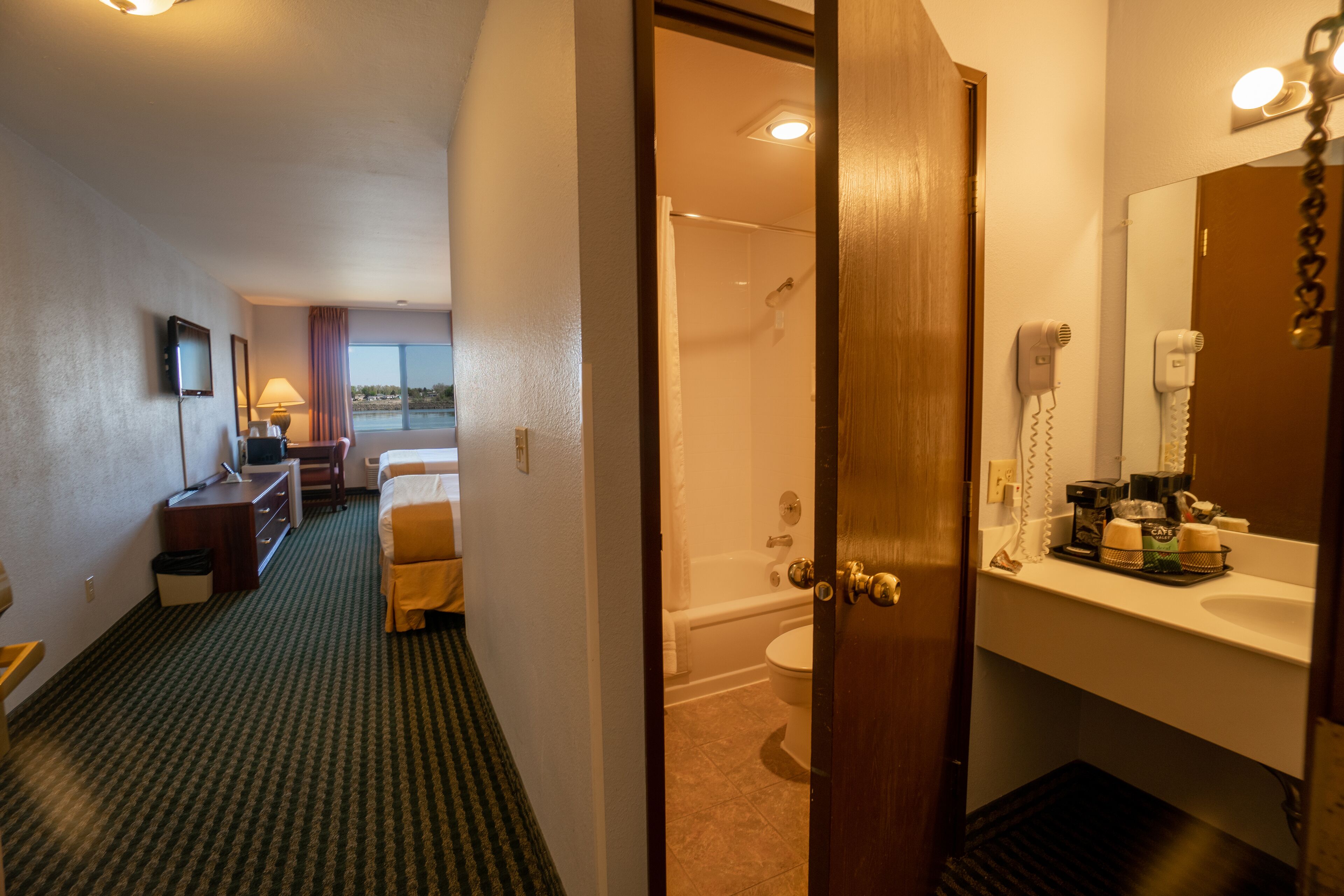 standard room, 2 queen beds, river view | desk, blackout curtains, iron/ironing board, free wifi