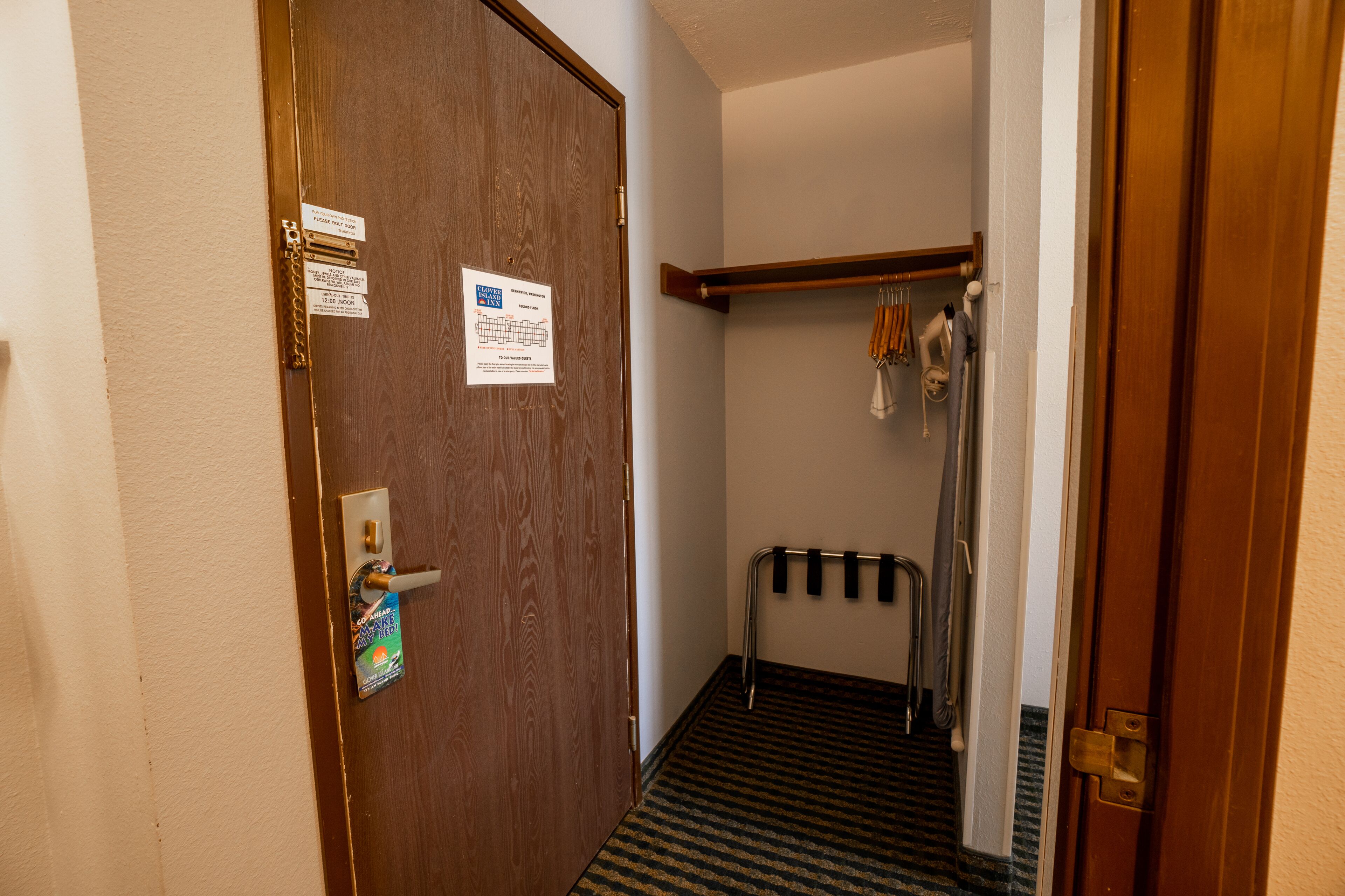 standard room, 2 queen beds, river view | desk, blackout curtains, iron/ironing board, free wifi