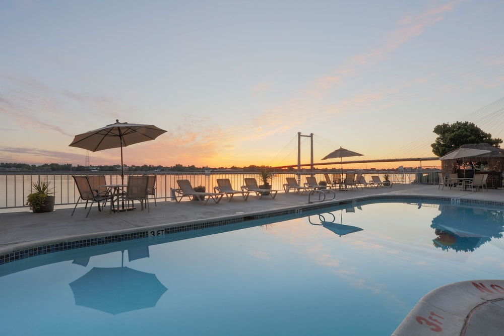 Clover Island Inn photo 3