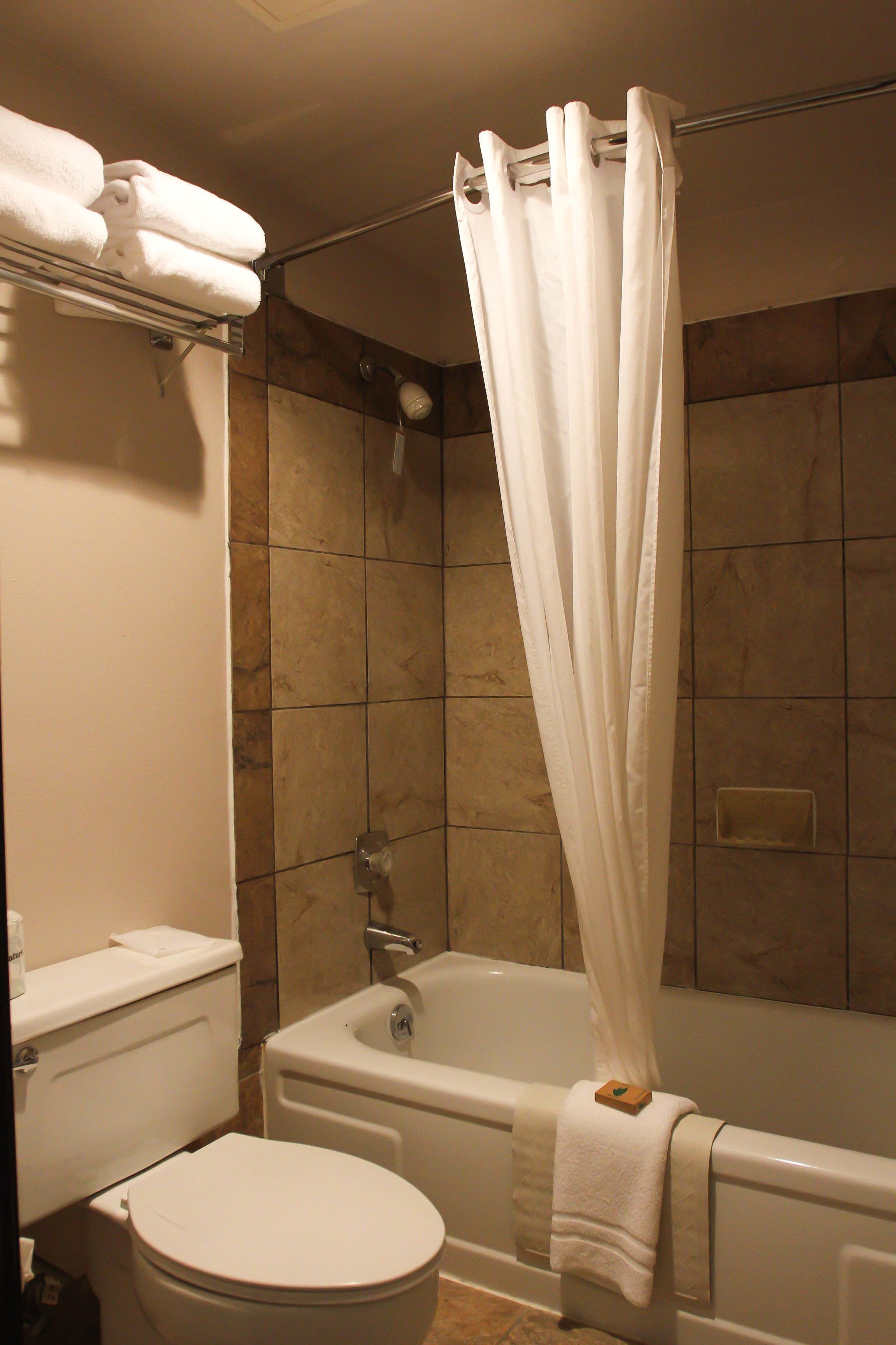 combined shower/bathtub, eco-friendly toiletries, towels