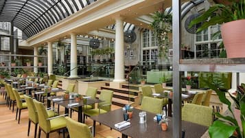 Breakfast, lunch and dinner served