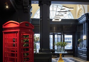 Interior - The Dilly (London)