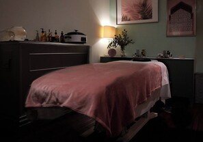 Massage - The Dilly (London)
