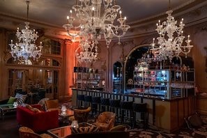 2 bares o lounges, bar de cocteles 