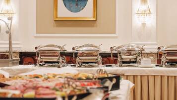 Desayuno buffet todos los días (con cargo)