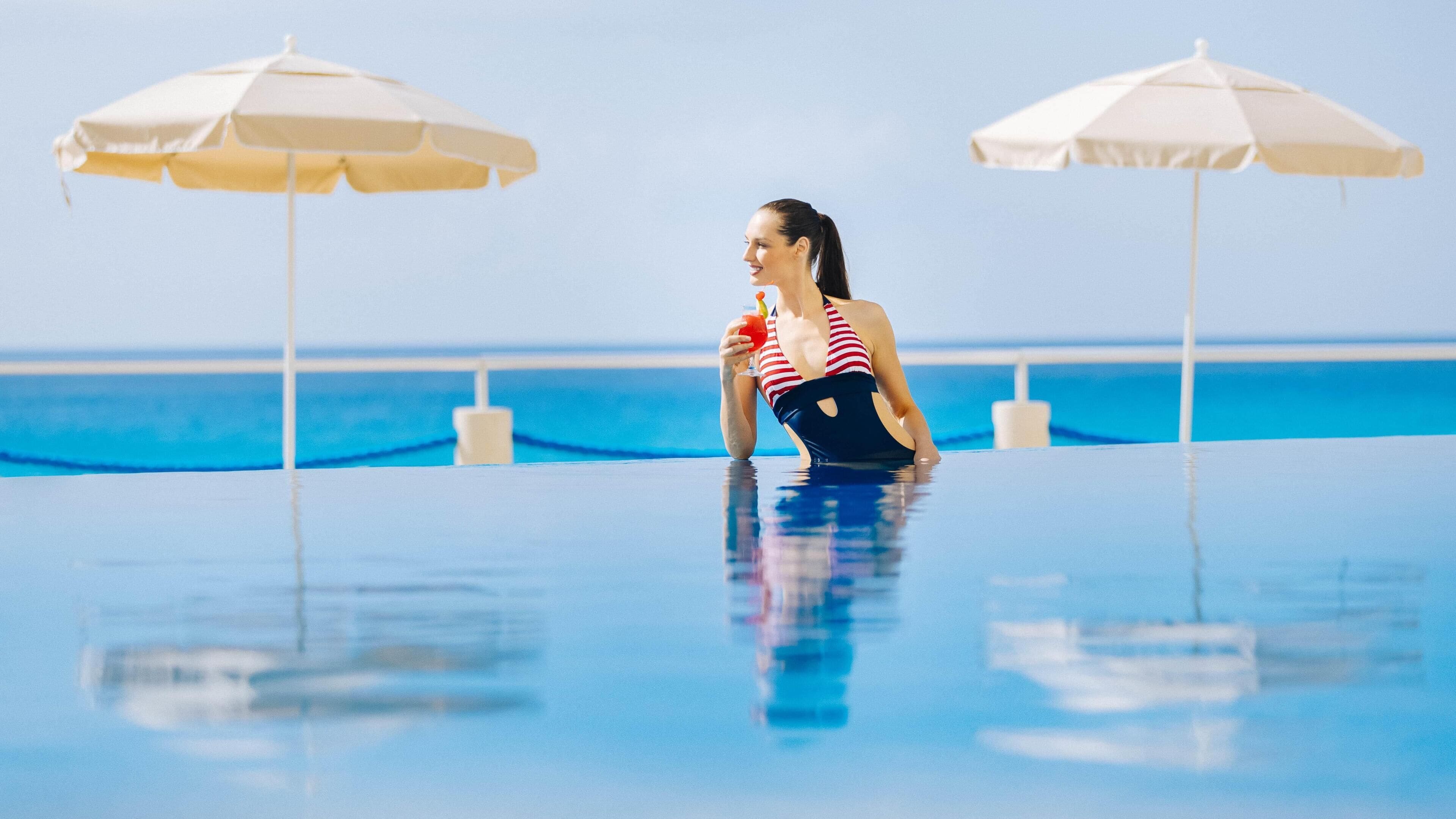 3 piscinas al aire libre, sombrillas, tumbonas