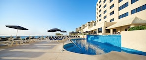 3 outdoor pools, pool umbrellas, pool loungers