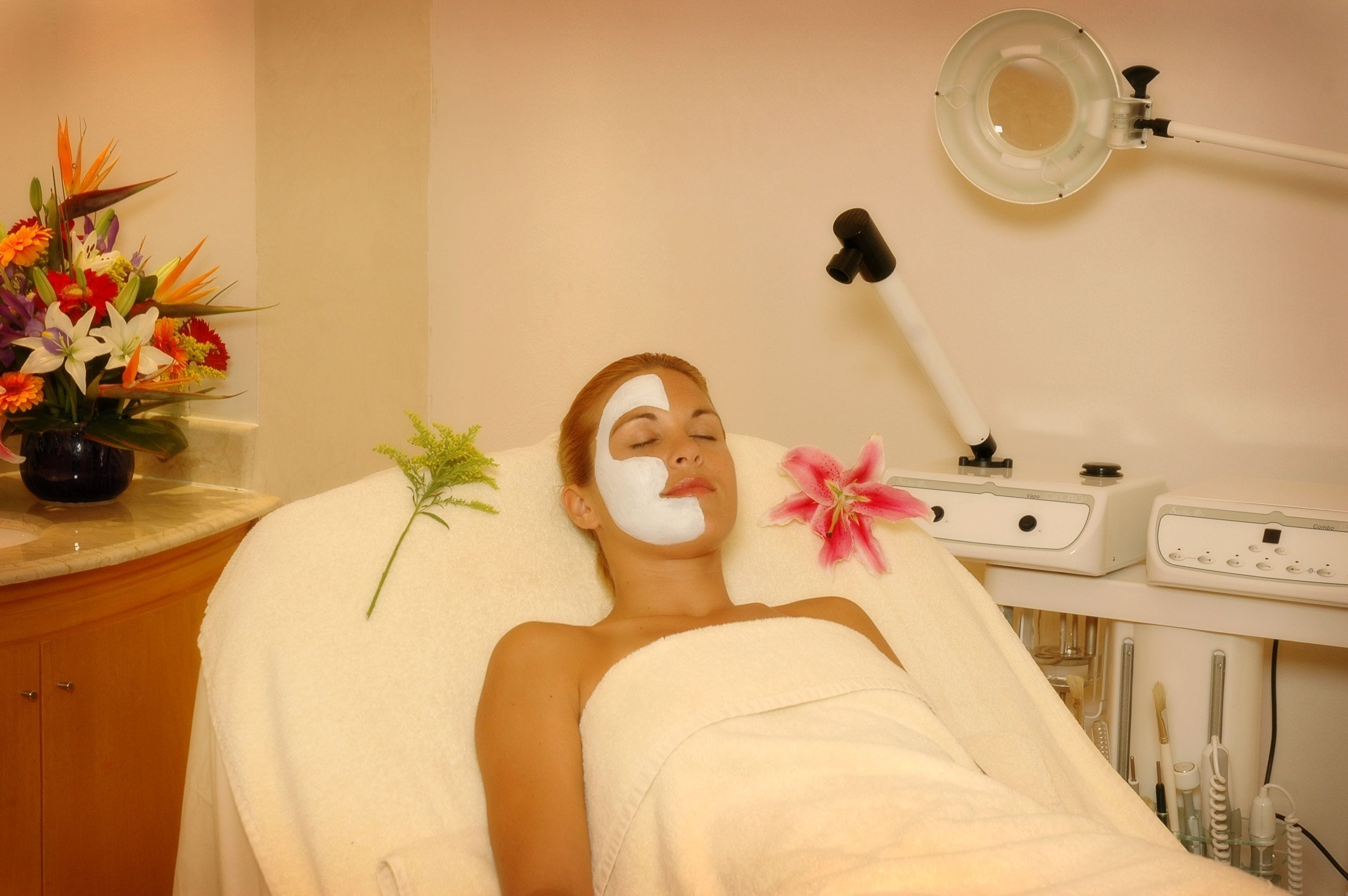 Körperbehandlungen, Hydrotherapie, Aromatherapie, Warmsteinmassagen