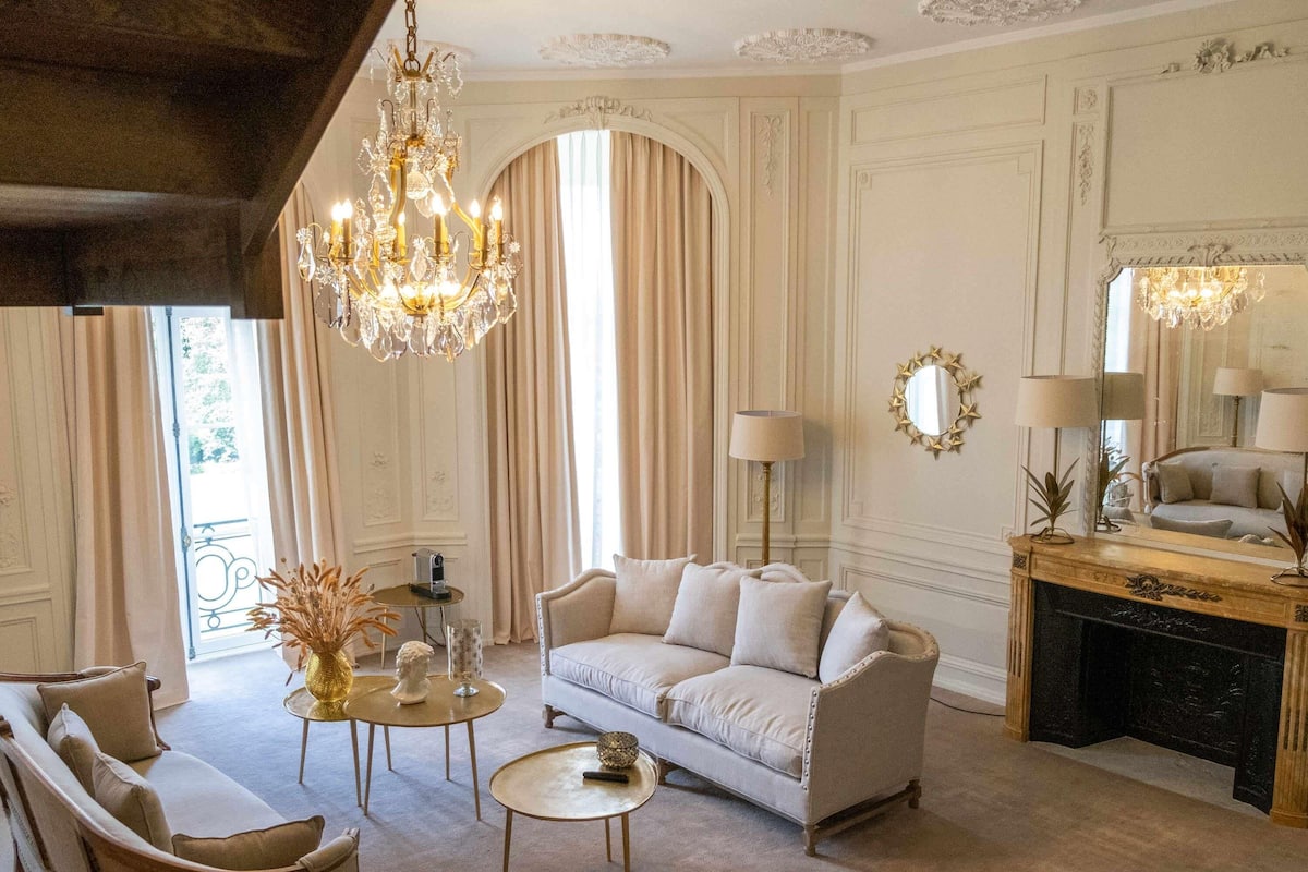 Deluxe suite, 1 tweepersoonsbed met slaapbank, terras (Duplex, 1 double bed, Terrace 25sqm) | Een kluis op de kamer, een bureau, een laptopwerkplek