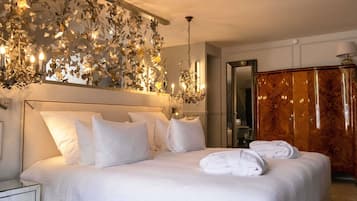 Suite Deluxe, 1 cama doble con sofá cama, terraza (Duplex, 1 double bed, Terrace 25sqm) | Caja fuerte, escritorio, espacio para trabajar con un portátil