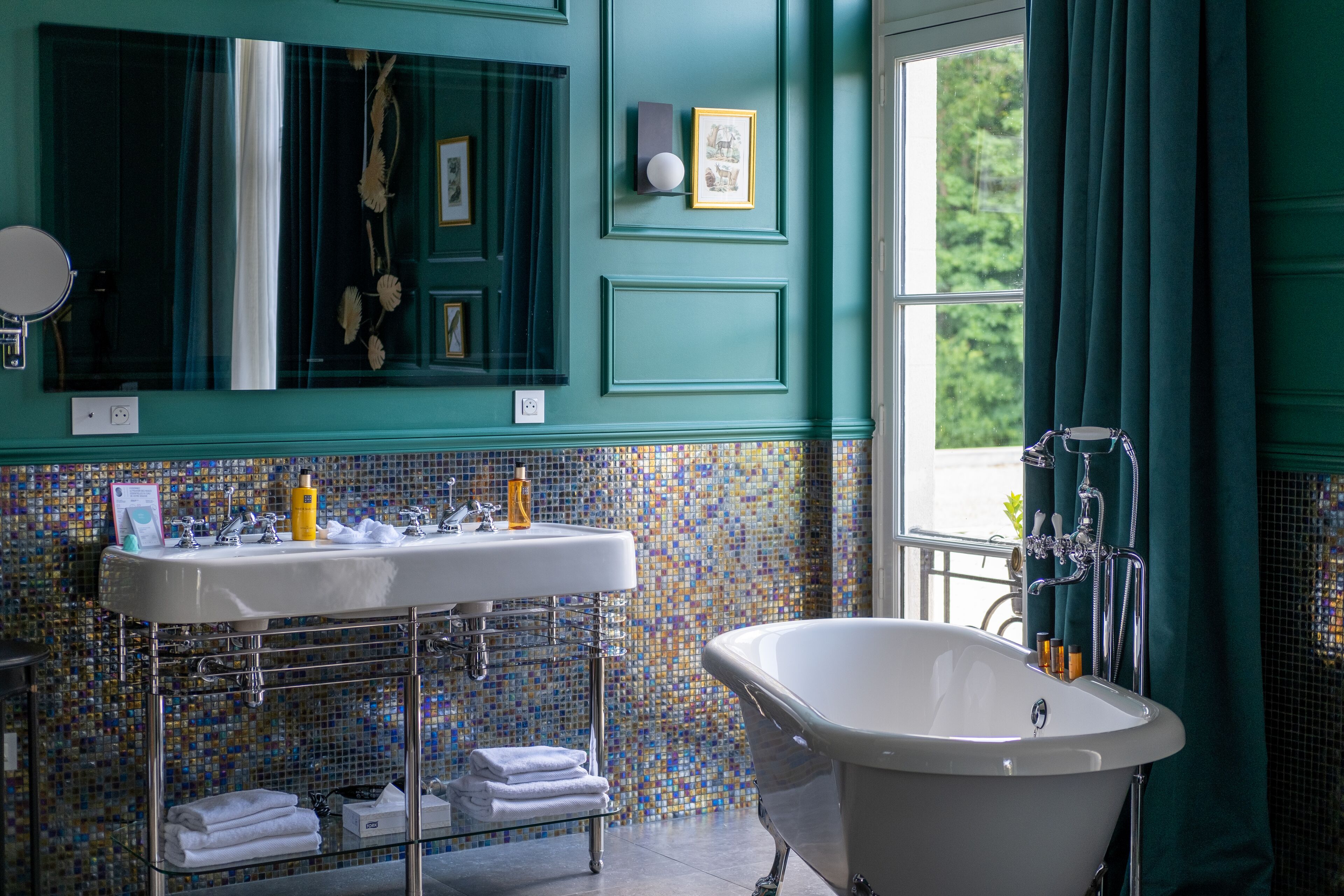 deluxe room, 1 double bed (grounds view) | bathroom | eco-friendly toiletries, hair dryer, towels