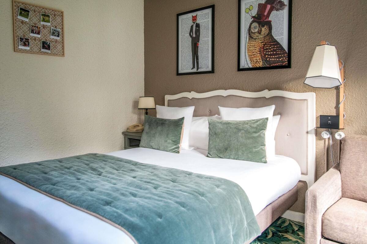 Kamar Klasik, 1 Tempat Tidur Double dengan tempat tidur Sofa | Brankas, meja kerja, ruang kerja ramah laptop, dan tirai kedap cahaya