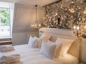 Suite Deluxe, 1 cama matrimonial y sofá cama, Terraza (Duplex, 1 double bed, Terrace 25sqm) | Caja de seguridad en la habitación y escritorio