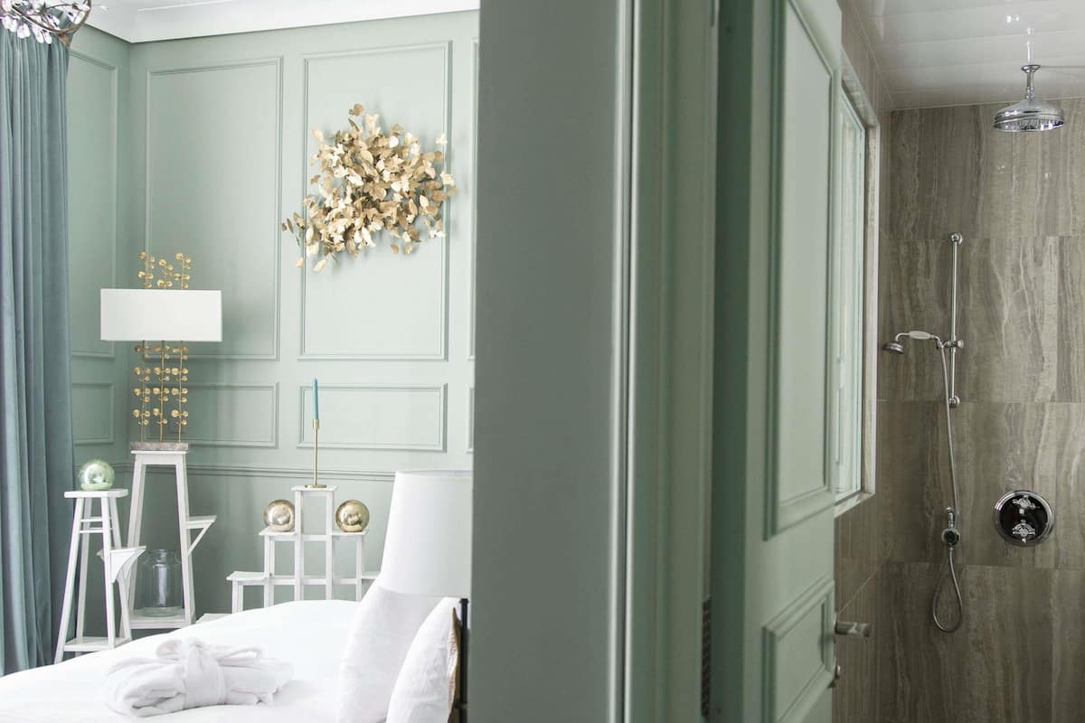 Chambre Deluxe, 1 lit double | Coffres-forts dans les chambres, bureau
