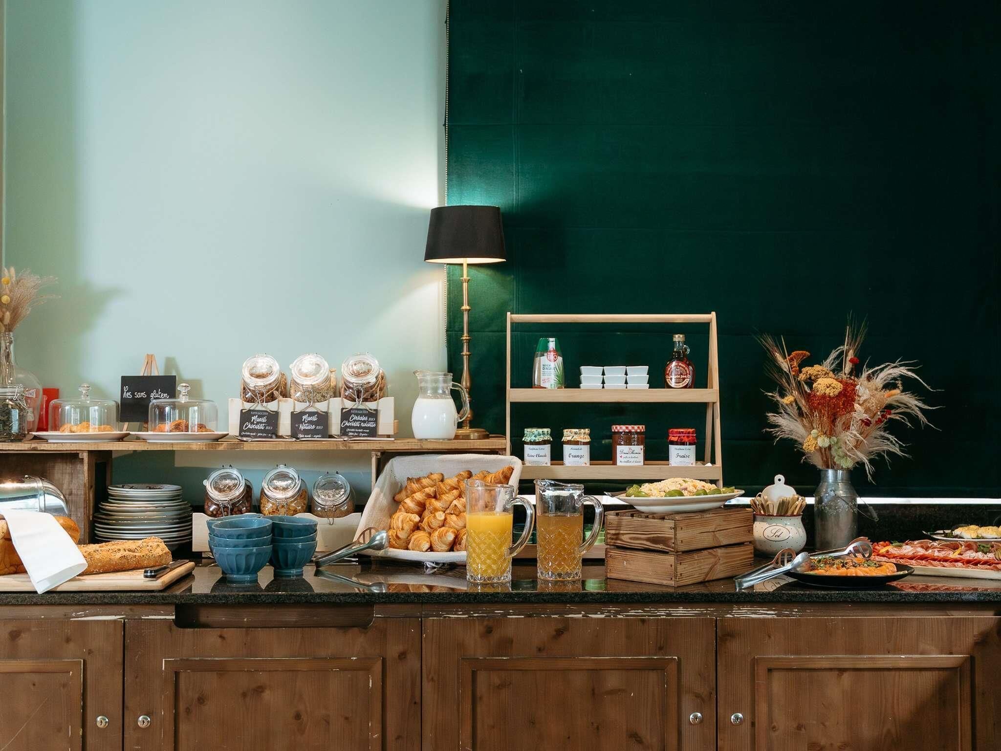 Frokostbuffé hver dag (mot et tillegg)
