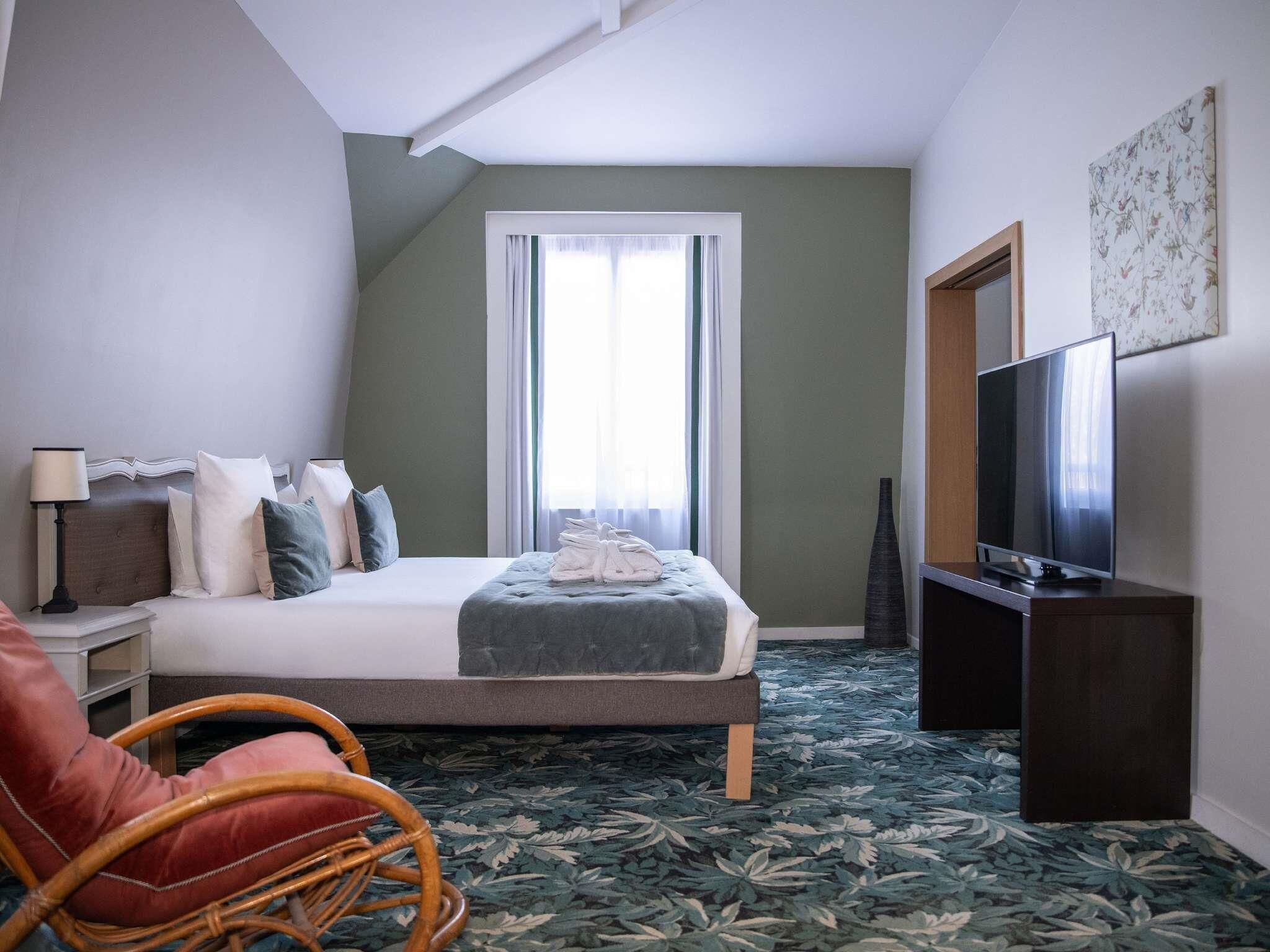 Suite, 1 Queen Bed with Sofa bed | In-room safe, desk, laptop workspace, blackout curtains