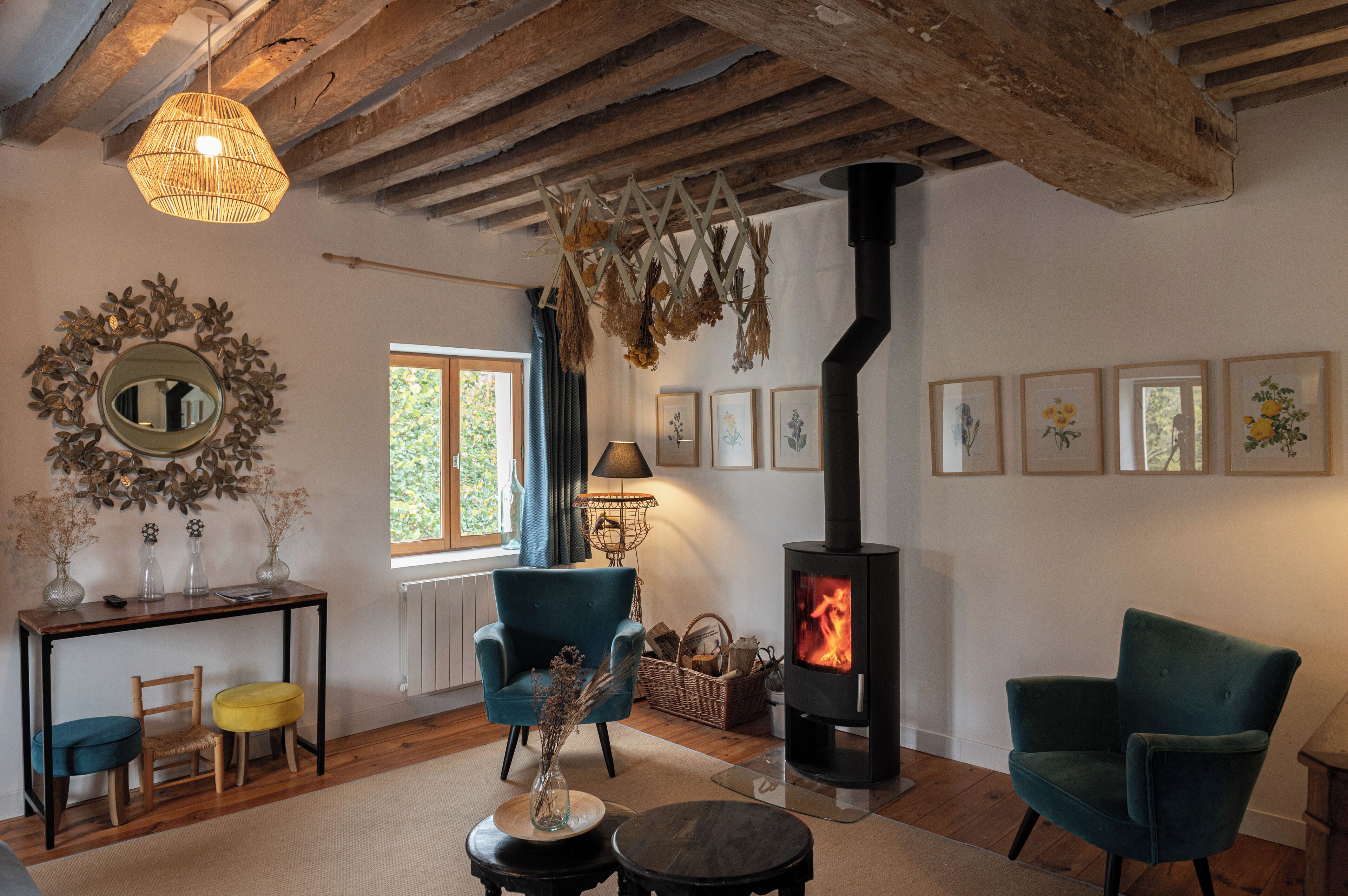 apartment, 2 bedrooms (estate) | living area | flat-screen tv, toys, books