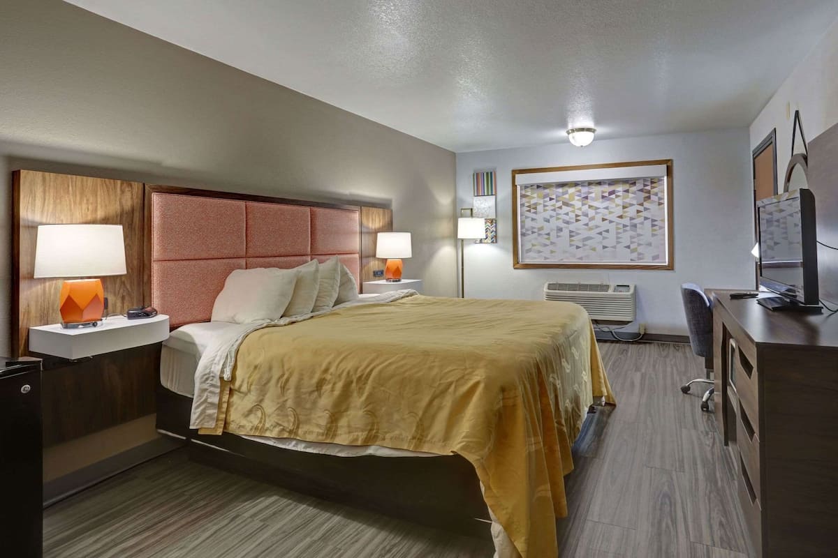 In-room safe, desk, laptop workspace, soundproofing
