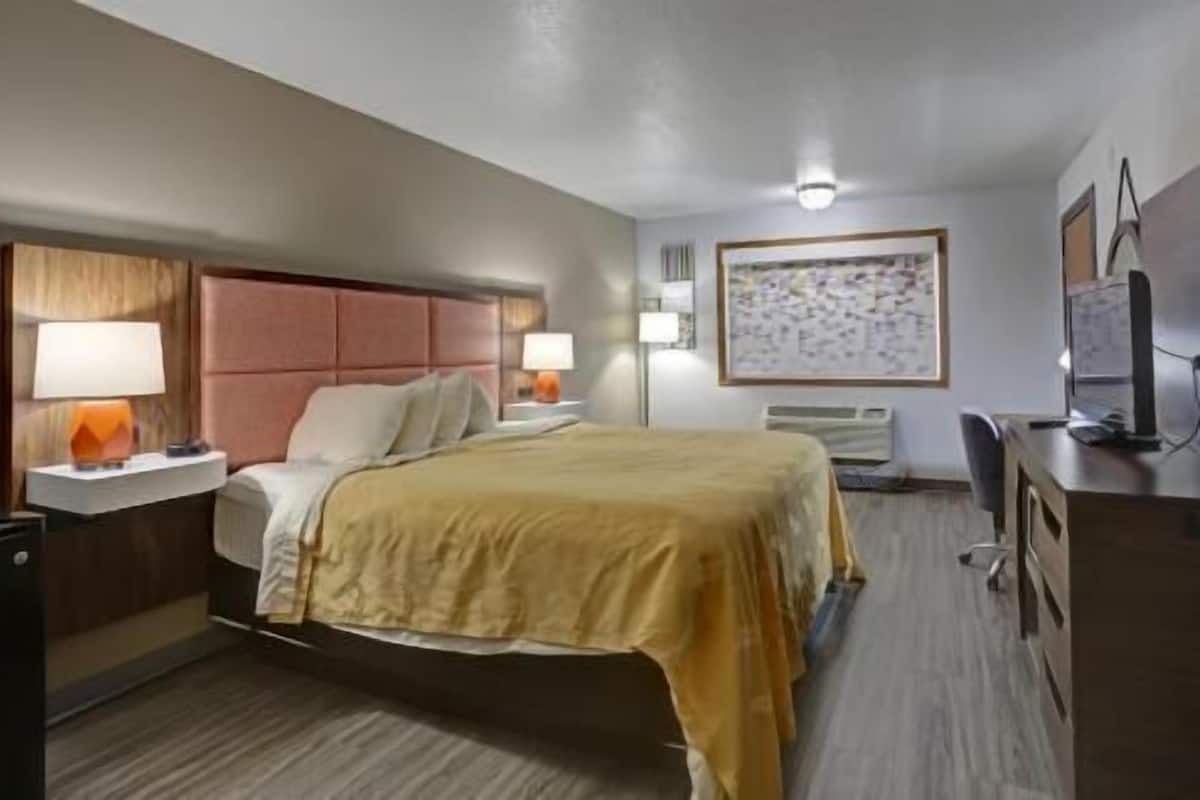 In-room safe, desk, laptop workspace, soundproofing