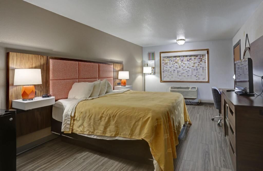 In-room safe, desk, laptop workspace, soundproofing
