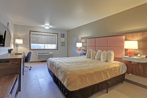Room, 1 King Bed, Accessible, Non Smoking | In-room safe, desk, laptop workspace, soundproofing
