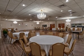 Banquet hall - Ramada by Wyndham Vineland Millville Area (Vineland)