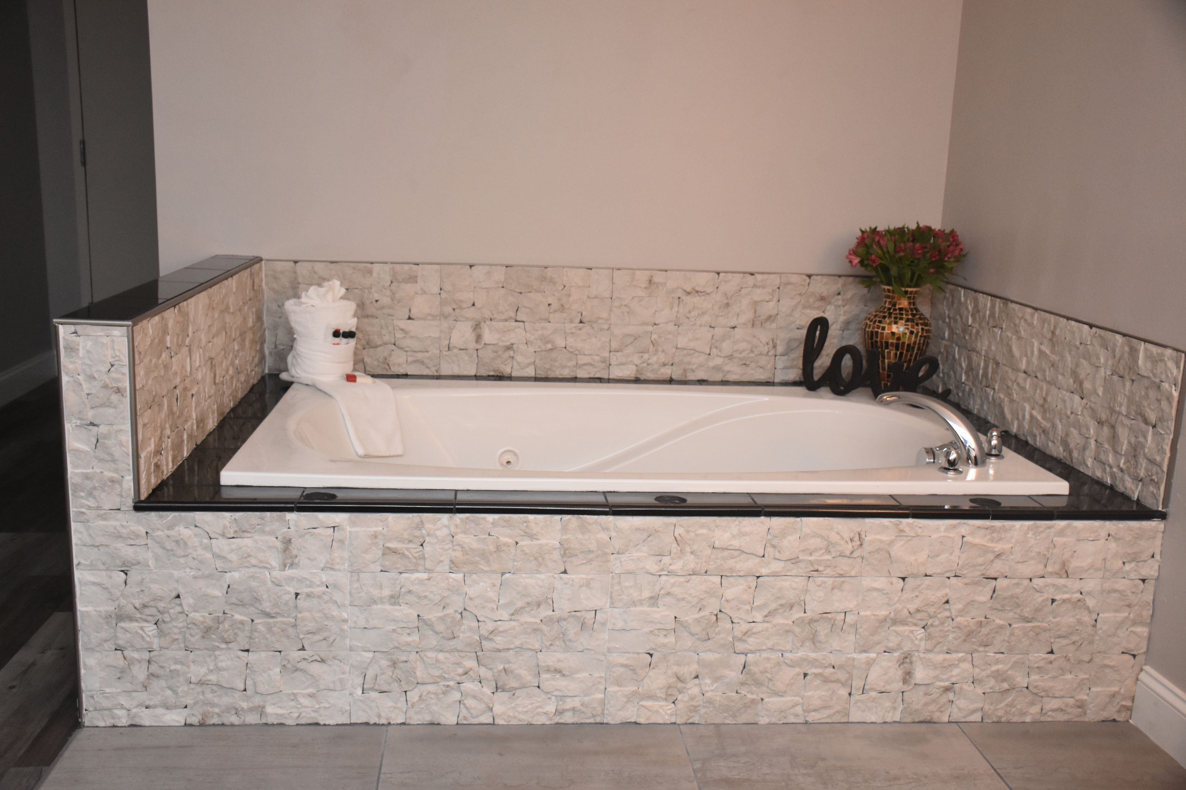 Superior Suite, 1 King Bed, Non Smoking | Private spa tub