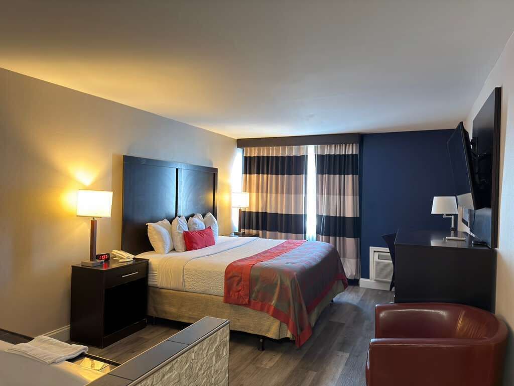Superior Suite, 1 King Bed, Non Smoking | Premium bedding, pillow-top beds, in-room safe, desk