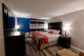 Superior Room, 1 King Bed, Non Smoking | Premium bedding, pillow-top beds, in-room safe, desk