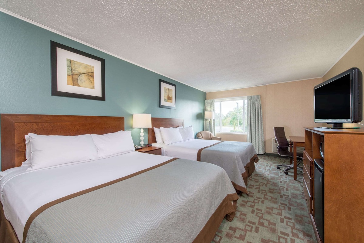 Superior Room, 2 Queen Beds, Non Smoking | Premium bedding, pillowtop beds, in-room safe, desk