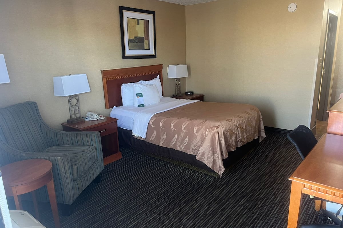 Room, 1 Double Bed, Accessible, Non Smoking | Desk, laptop workspace, soundproofing, iron/ironing board