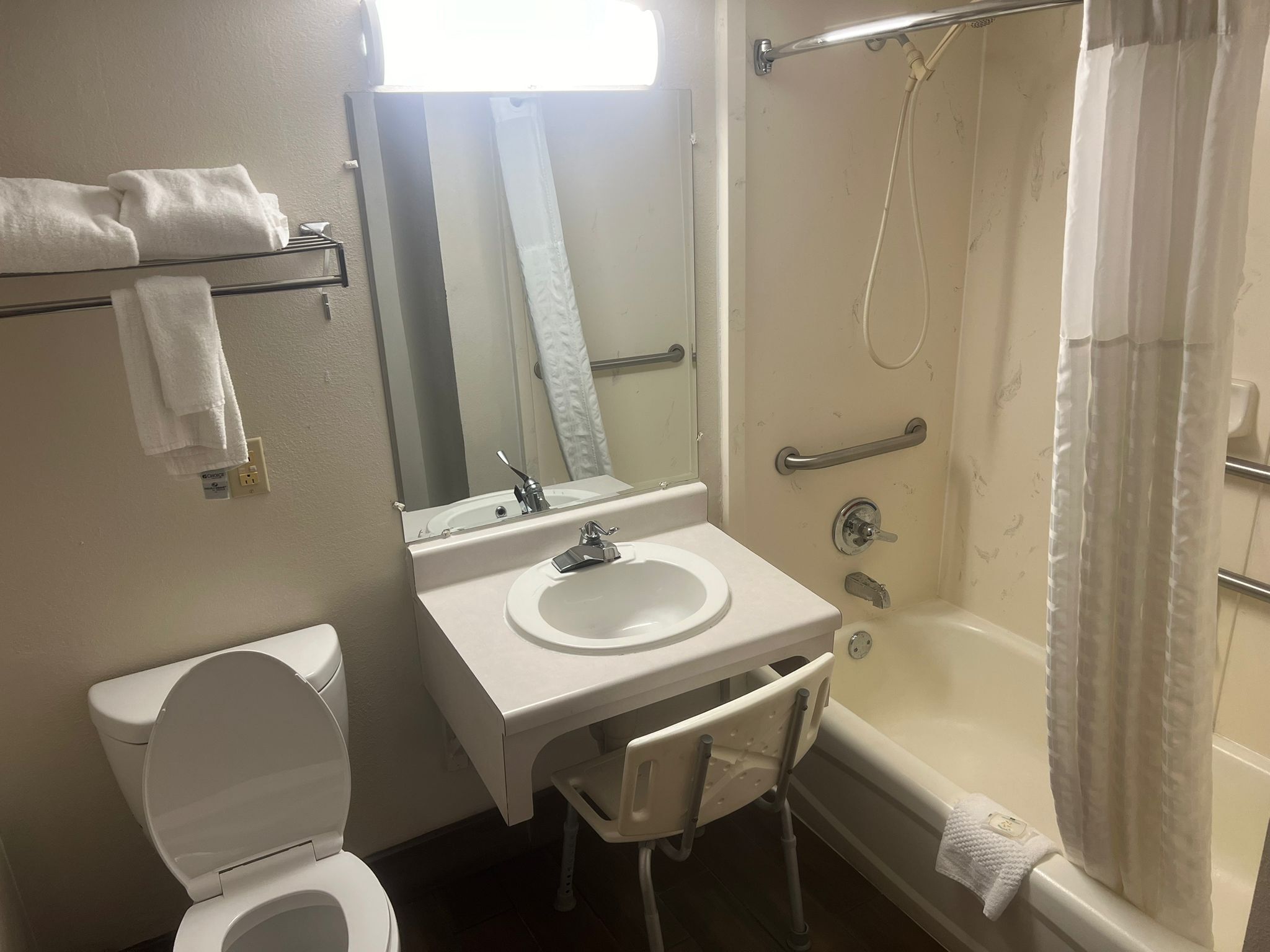 room, 1 double bed, accessible, non smoking | bathroom | combined shower/bathtub, hair dryer, towels