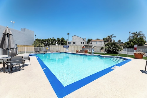 Holiday Inn Express Van Nuys by IHG