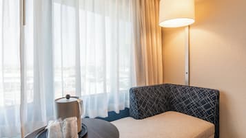 Desk, soundproofing, iron/ironing board, free WiFi