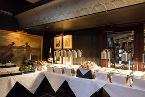 3 restaurants; breakfast, lunch, and dinner served - Weber's Hotel & Restaurant (Ann Arbor)
