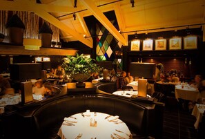 3 Restaurants, Frühstück, Mittagessen, Abendessen, amerikanische Küche