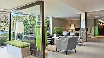 Coin salon dans le hall