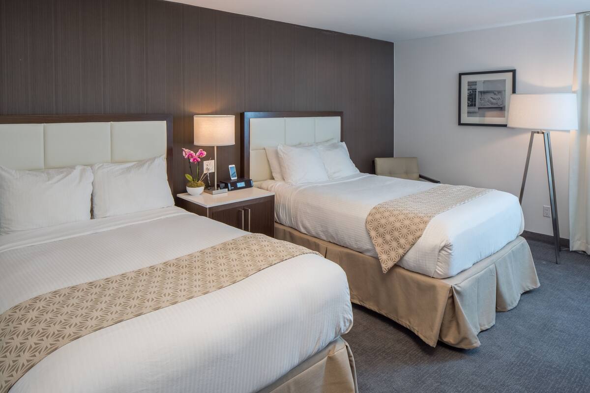 Hochwertige Bettwaren, Daunenbettdecken, Zimmersafe, Schreibtisch