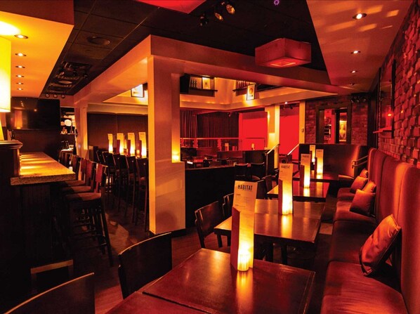 3 restaurants, breakfast, lunch, dinner served; American cuisine