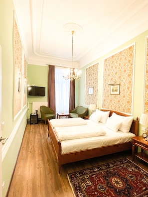 Junior Suite | In-room safe, individually decorated, individually furnished, desk