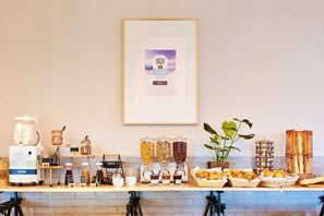 Daily buffet breakfast (EUR 14.90 per person)