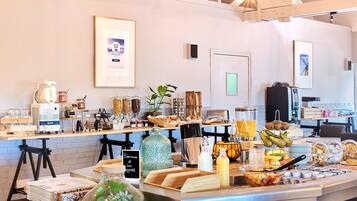 Daily buffet breakfast (EUR 14.90 per person)