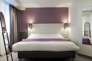 Habitación estándar, 1 cama matrimonial | Ropa de cama de alta calidad, camas Select Comfort y escritorio 