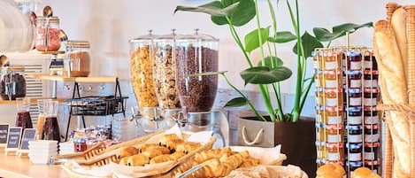 Daily buffet breakfast (EUR 14.90 per person)