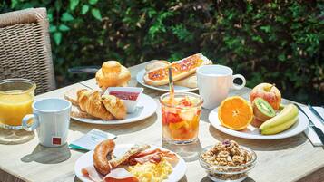 Dagelijks ontbijtbuffet (EUR 14.90 per persoon)