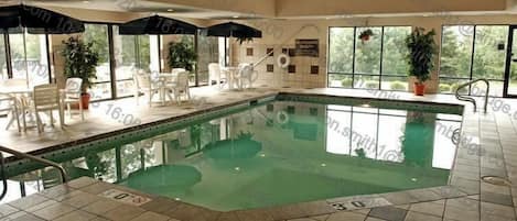 Indoor pool, sun loungers