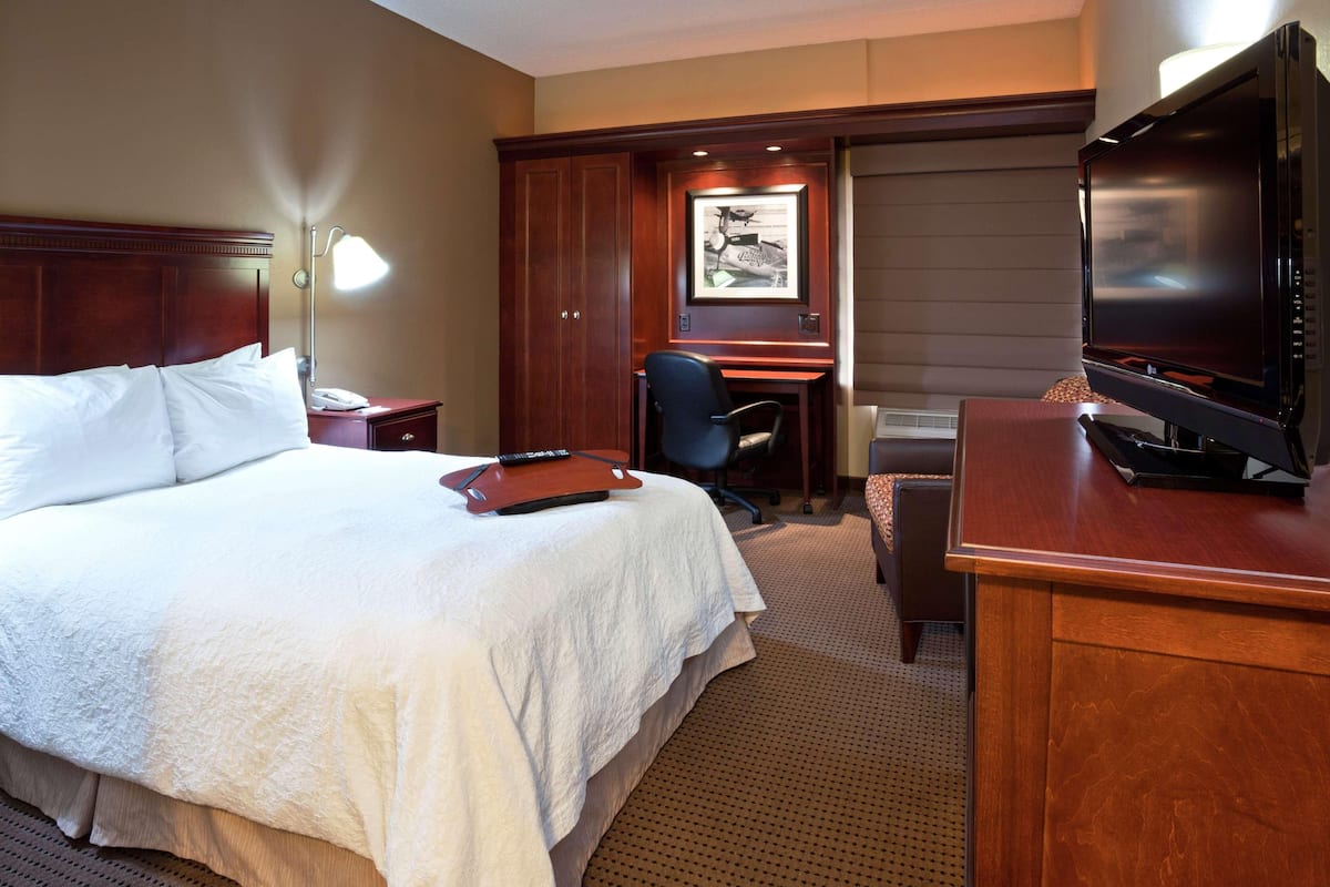 Hypo-allergenic bedding available, in-room safe, desk, blackout drapes