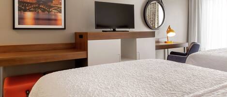 Hypo-allergenic bedding, in-room safe, desk, blackout drapes